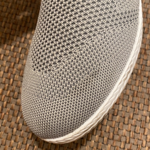 Tommy Bahama 9 Gray Slip On Sneakers - Picture 11 of 11
